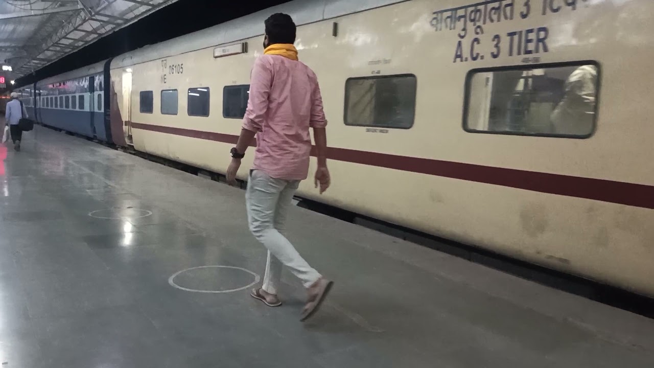 05053/Chhapra Lucknow Special Train Departure Ballia Station Pf No 1