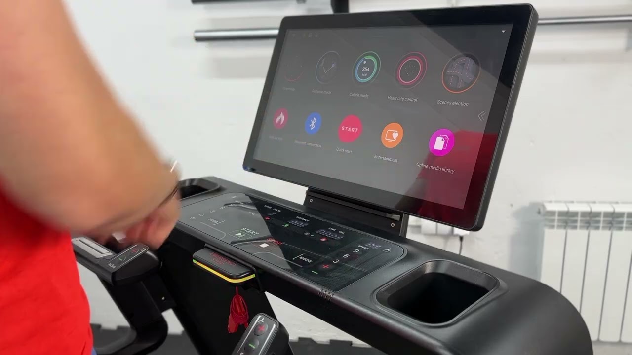 Jaką bieżnię kupić do klubu fitness - Polecamy Axxo U9T