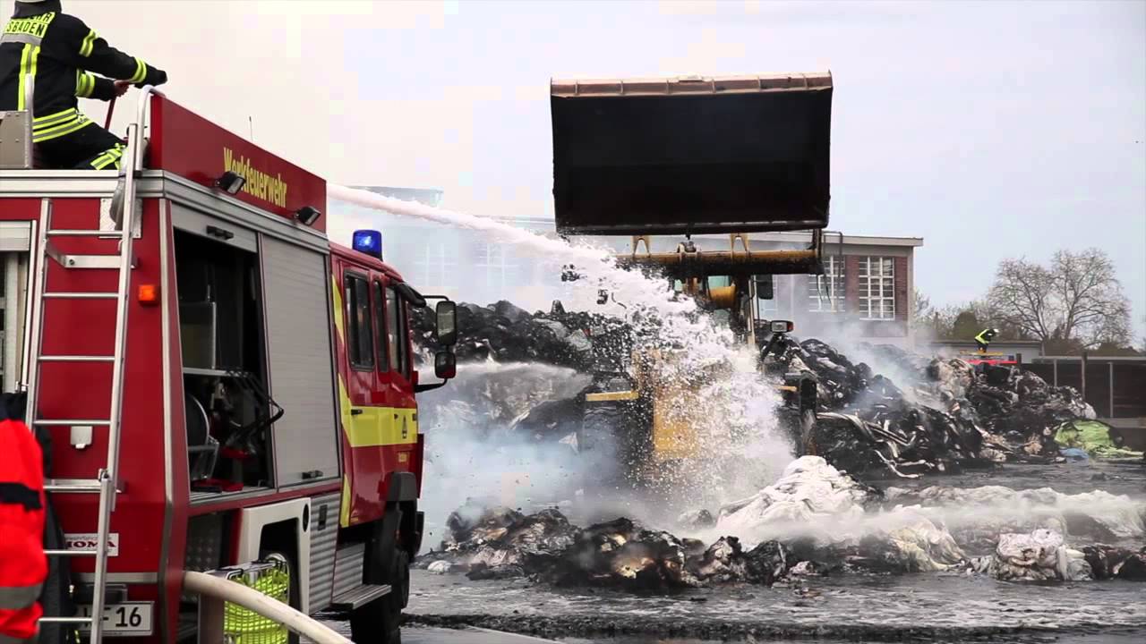 Großbrand bei SCA - 100 Tonnen brennen in Papierfabrik
