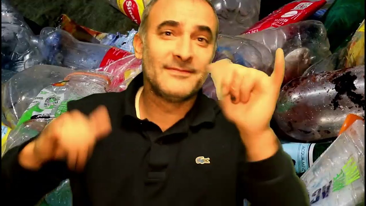 L'isola che c'è  - Simone Riva  (Il turista spazzino)