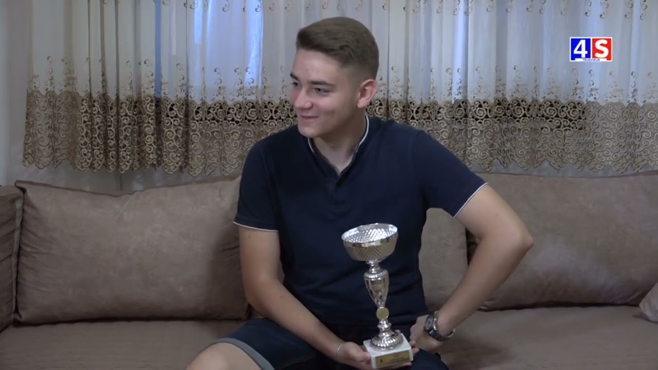 LUKA DENČIĆ IZ PERTATA KOD LEBANA   PRVA HARMONIKA SRBIJE U KATEGORIJI JUNIORA
