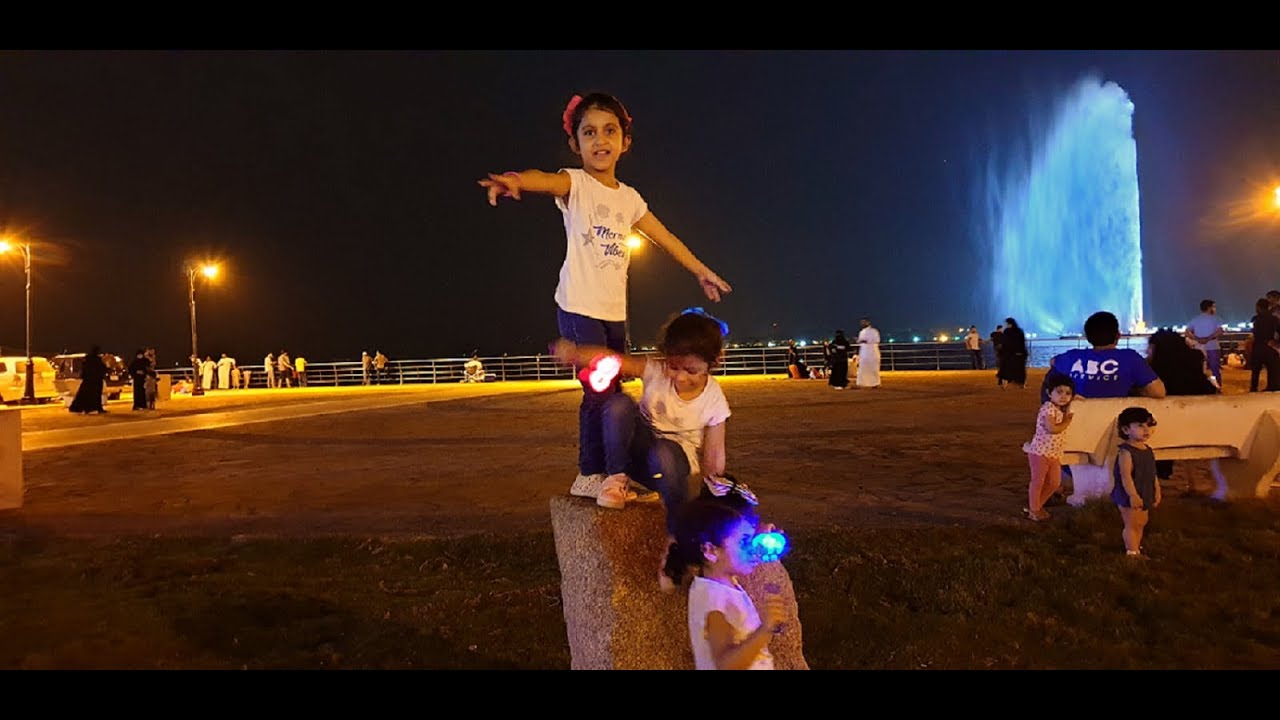 لعبنا مع البسه عند نافورة جدة