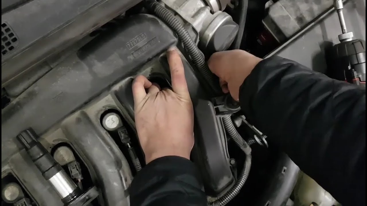 Renault Clio 2009 Camshaft Sensor Replacment.