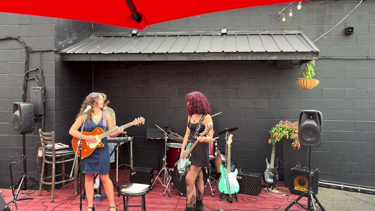 The Perfect Pair - Beabadoobee/In Love with a TV - People in the Daytime (Cover)