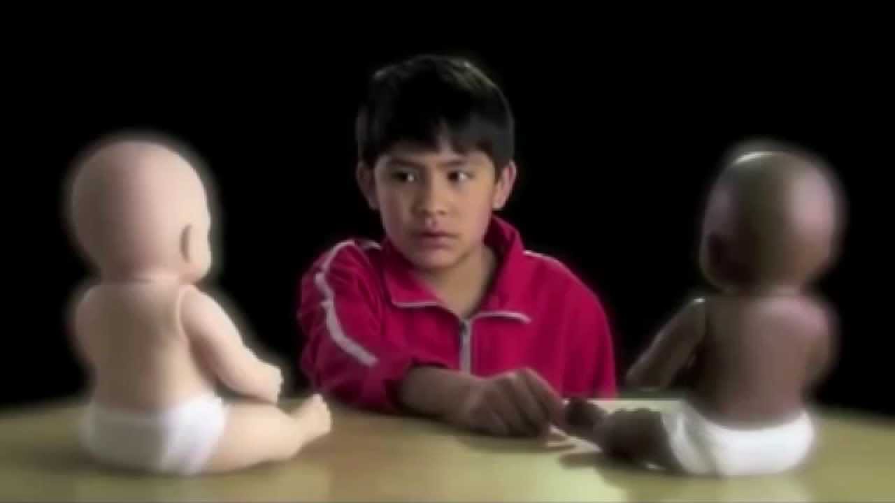 Muñeco negro y muñeco blanco