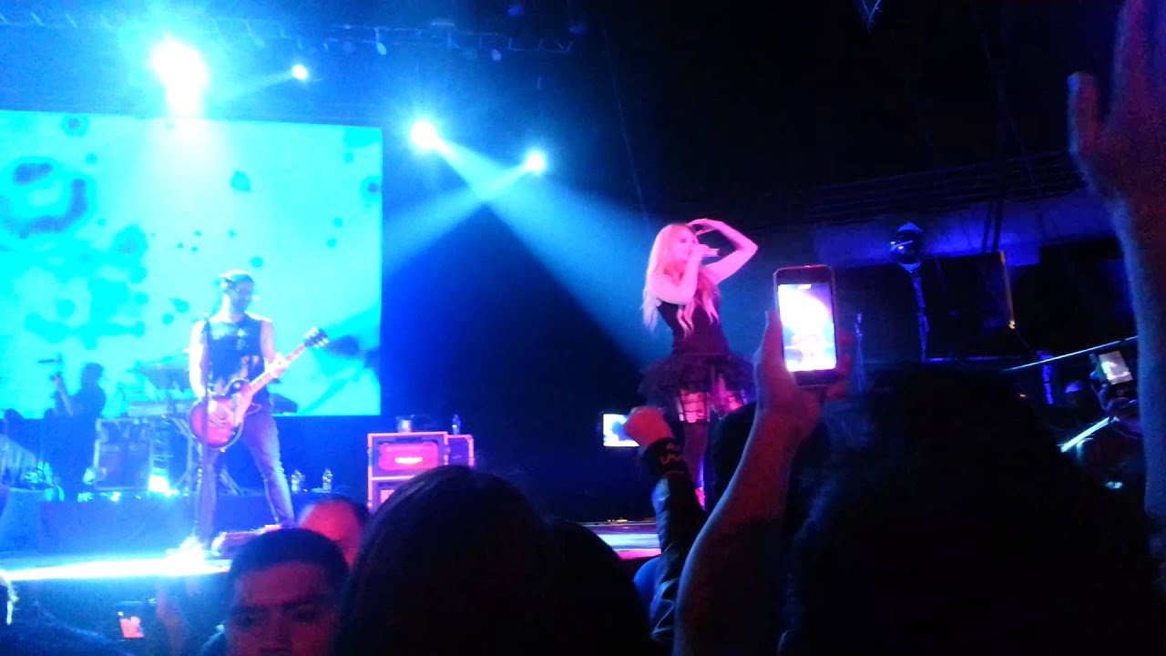 Avril Lavigne - What The Hell Live in Chile 2014