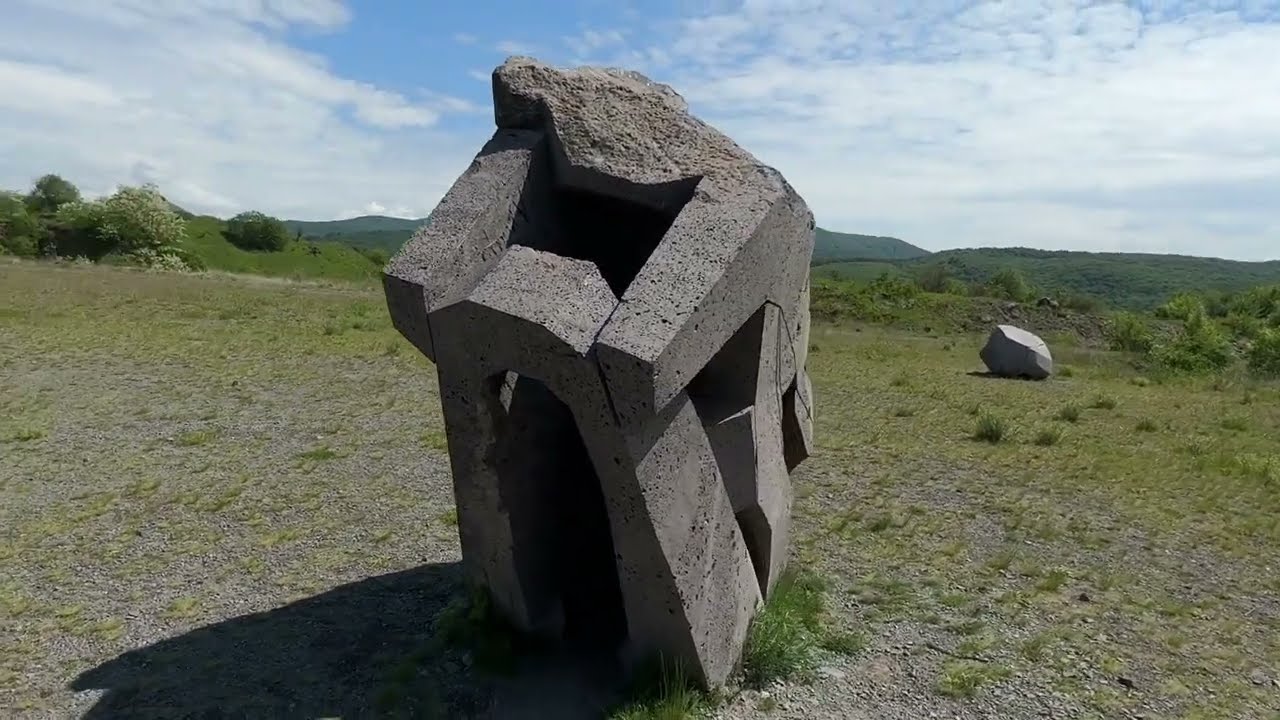 Visiting the Racos Volcano | Vulcanul Racoș - Lacul de Smarald - Coloanele de bazalt de la Racoș