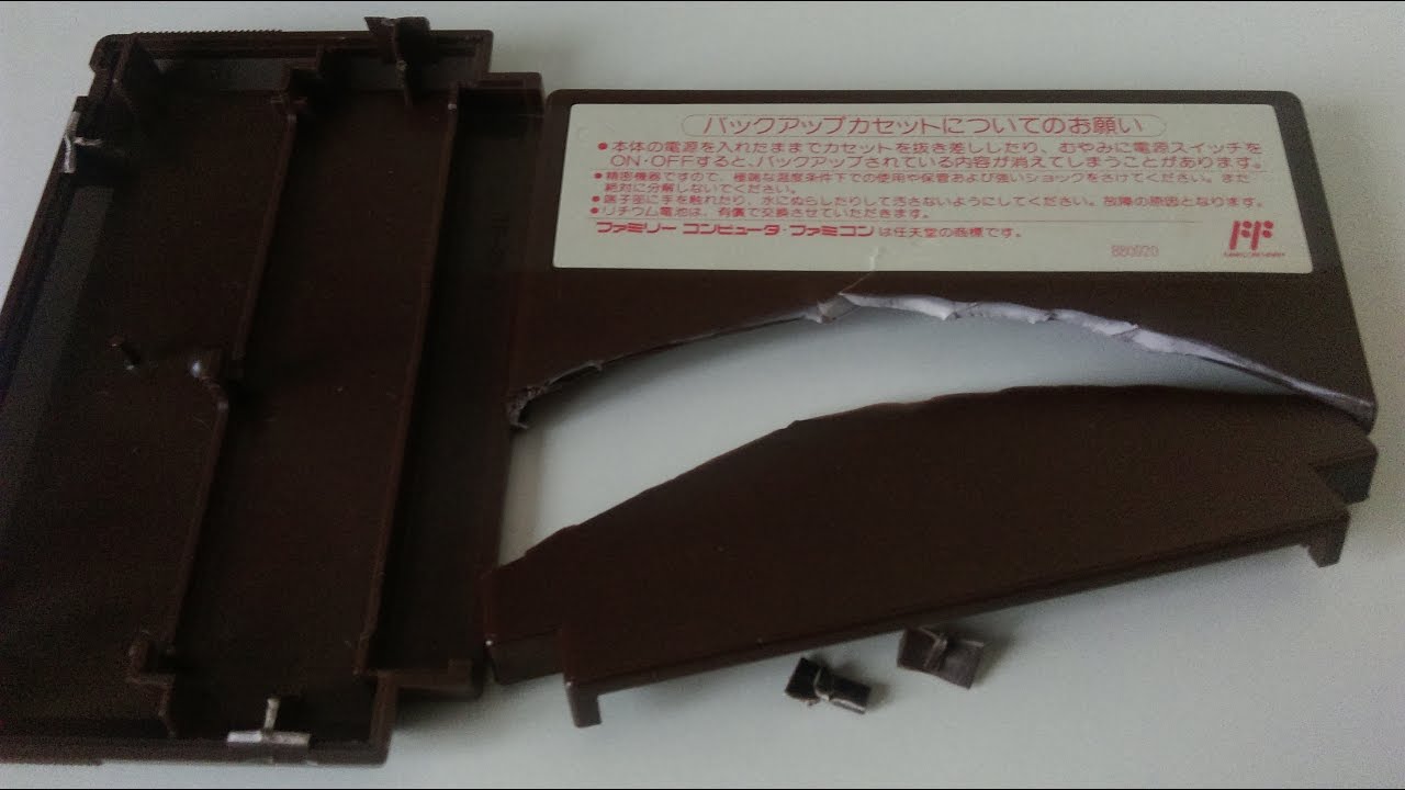 Jak otworzyć kartridż z Pegasusa - Famicom'a bez łamania zatrzask&oacute;w