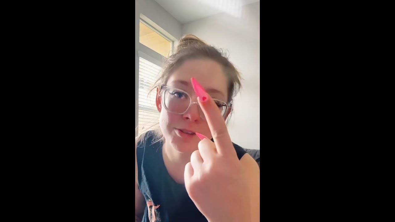 Routines 💖💝 girl with glasses and big breasts playing games