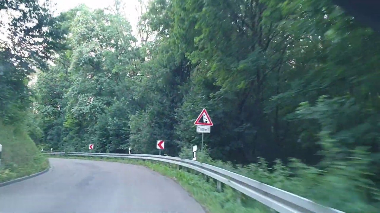 Landesstra&szlig;e Spazierfahrt