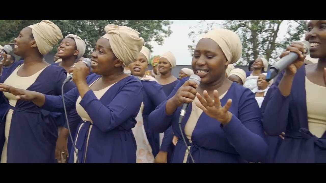 Mbega Imana weeee !!!!! Live Performance in RUBAVU .IRIBA CHOIR .