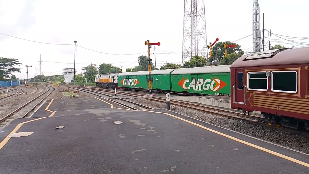 Kereta Api Malabar Berangkat Stasiun Malang Kota Baru