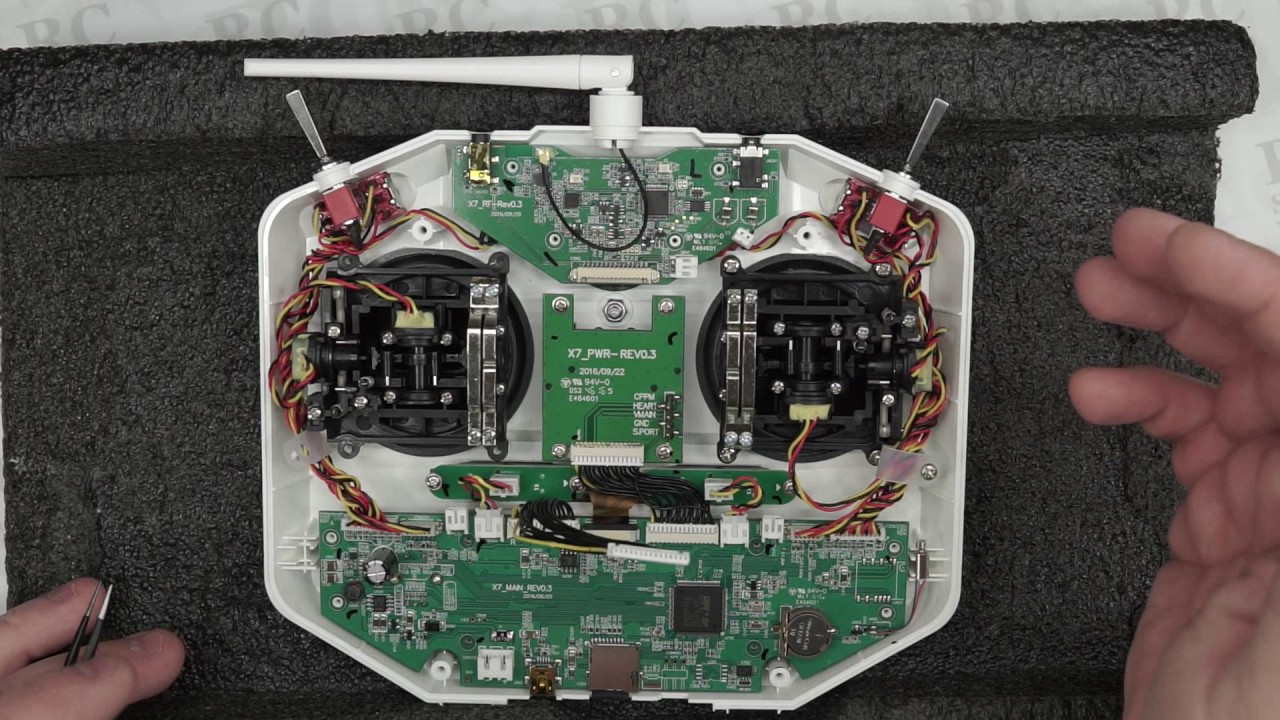 Taranis Q X7 uvnitř