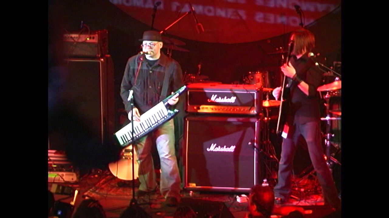 Jed Davis and Bandcamp perform 