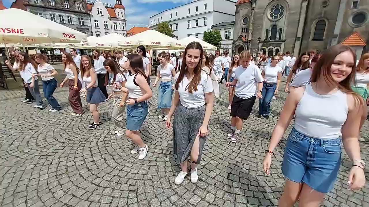 Tarnowskie Góry. LO Staszic tańczy na jubileusz 150-lecia