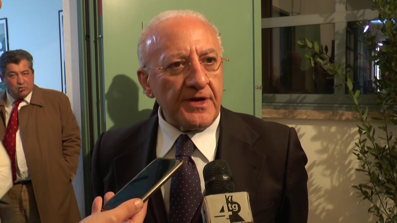 De Luca in visita alla manifattura in vista del bicentenario del sigaro toscano