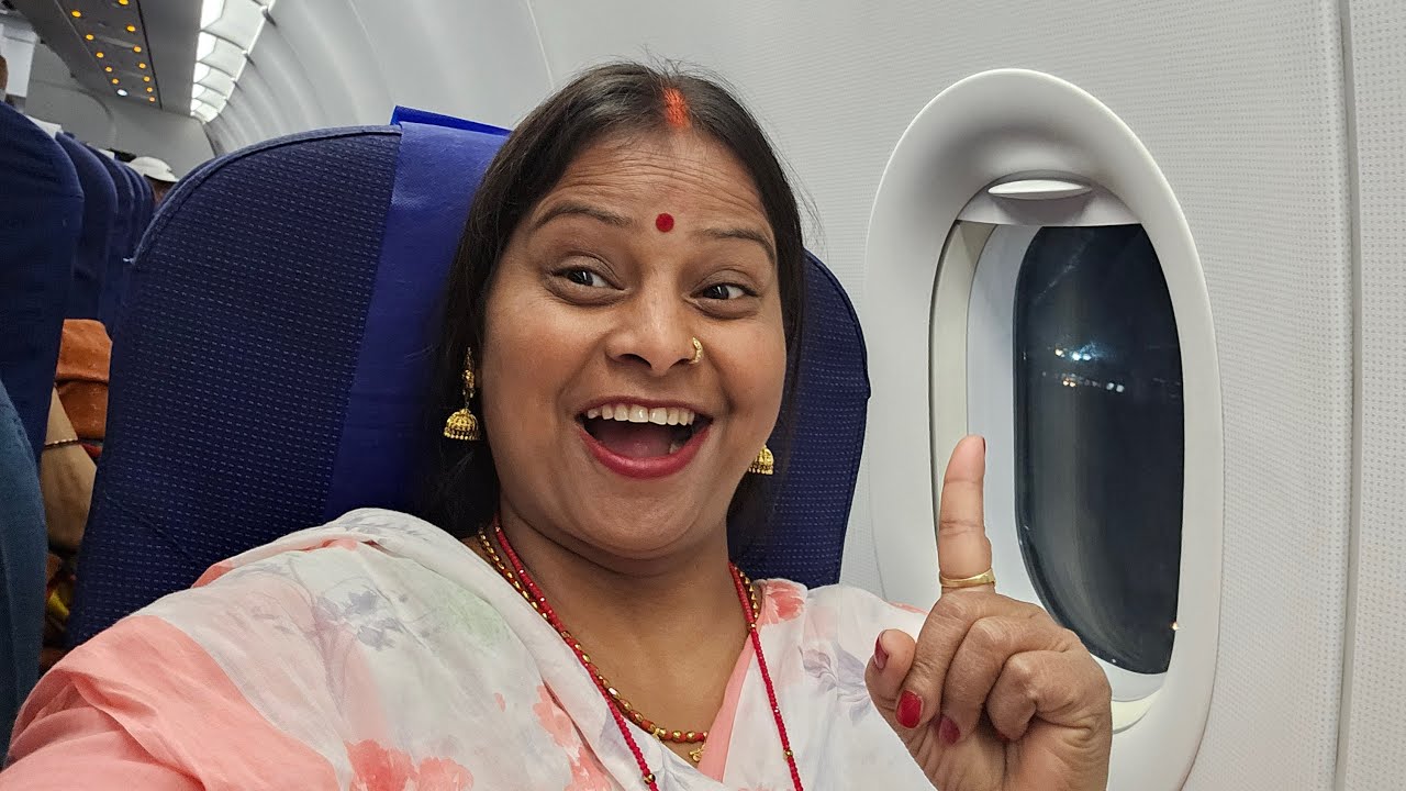 Aeroplane ✈️में मम्मी को मिला गिफ्ट और सभी ने साथ में खिंचवाई PHOTO👨🏻‍✈️