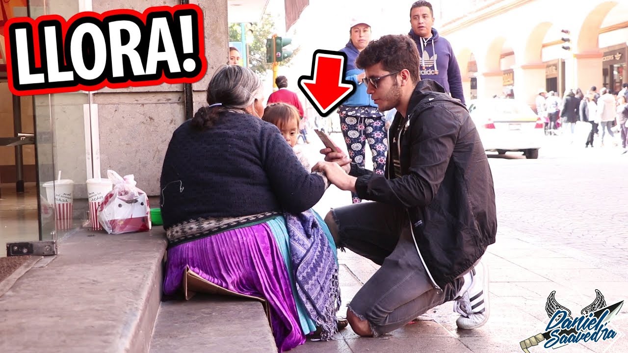 LE DÍ $5000 PARA SU CENA DE NAVIDAD Y LLORA DE FELICIDAD