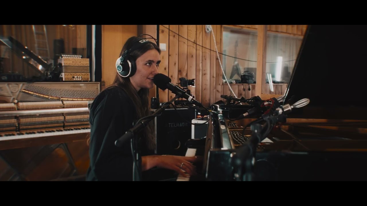 Sara Fjeldvær - All You Do (Live at Sørgården Studio)