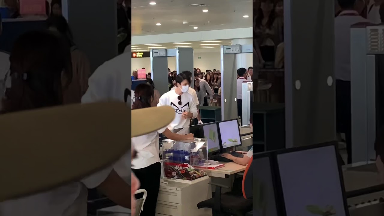 Super Junior in Hanoi airport A