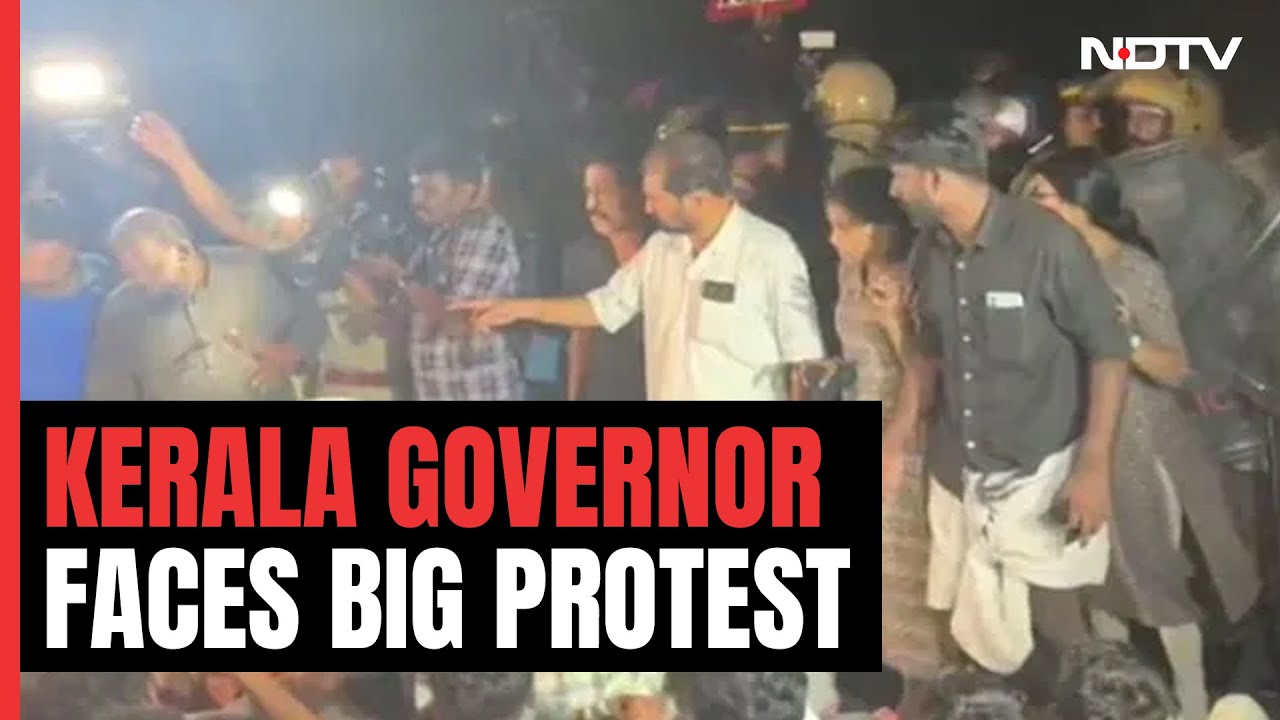 CPM Student Wing Stages Massive Protest Against Kerala Governor At Calicut University