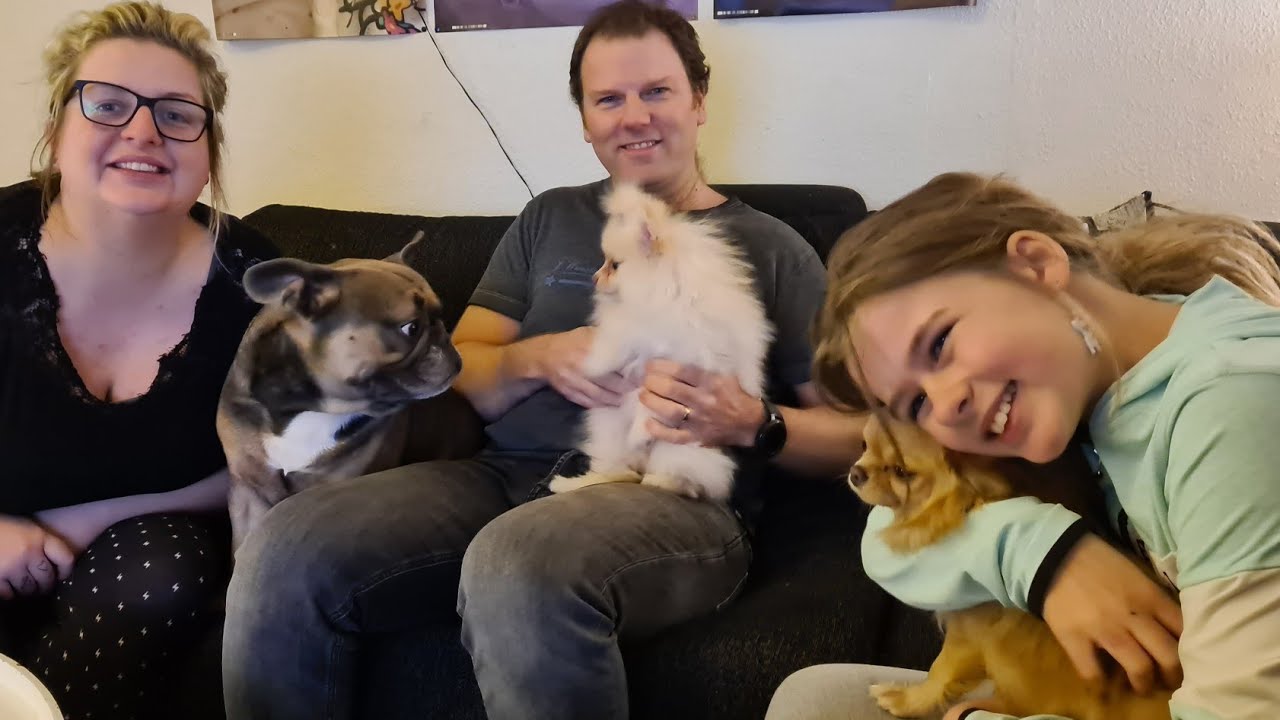 Aftensmad hos Nadia🥰Vi har taget vores 3 hunde med🐶Loui er forvirret🐕🤣