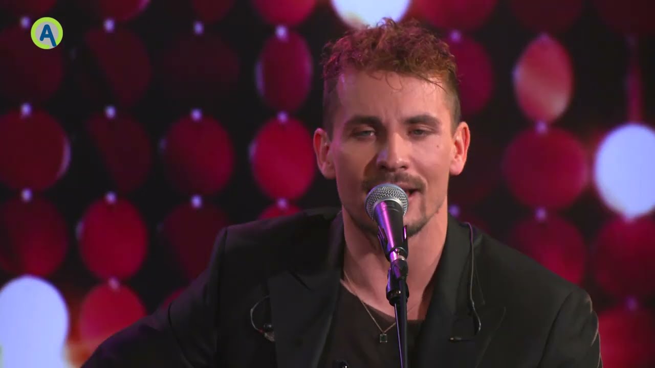 Žan Serčič akustično - Pusti mi spomin (BOŽIČNI VIPSHOW LIVE)