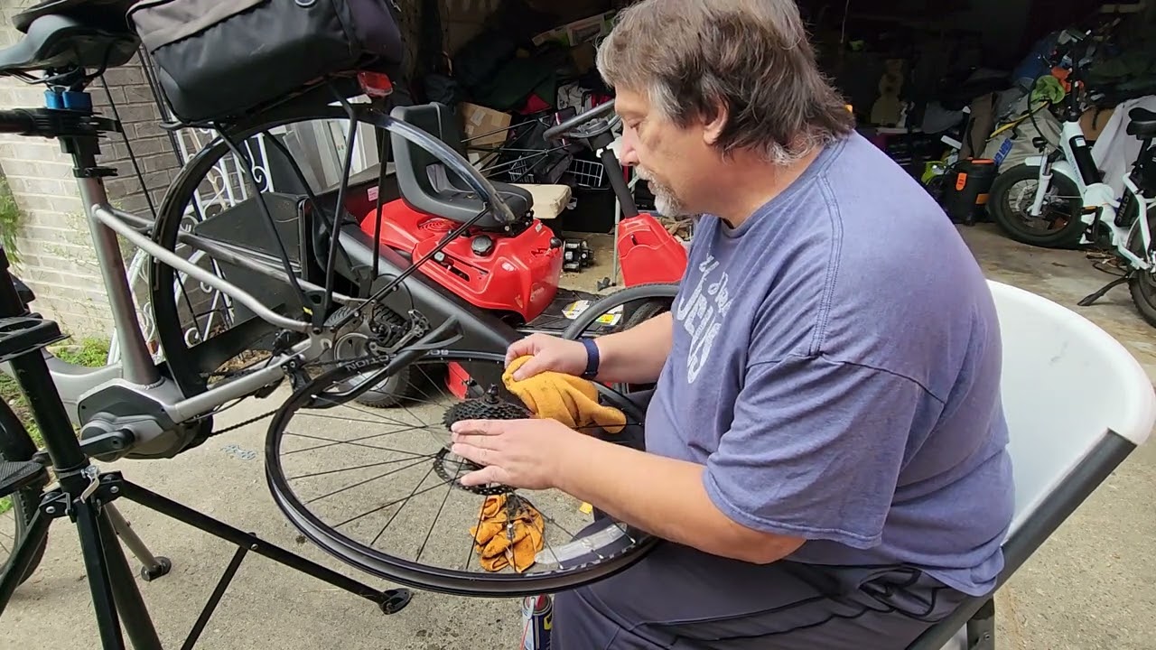 Electric bike changing tire on trek verve bosch drive
