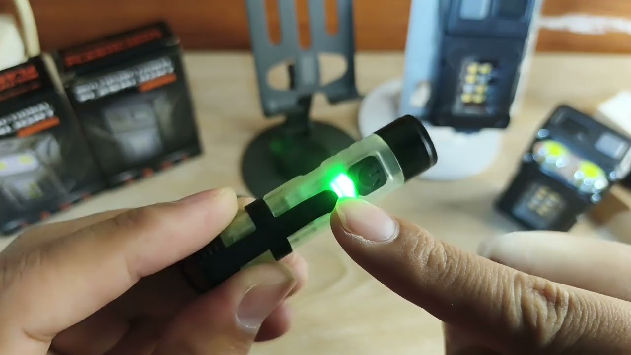The 5050 Workshop flashlight is small but powerful. Who would believe it's only 99 baht?