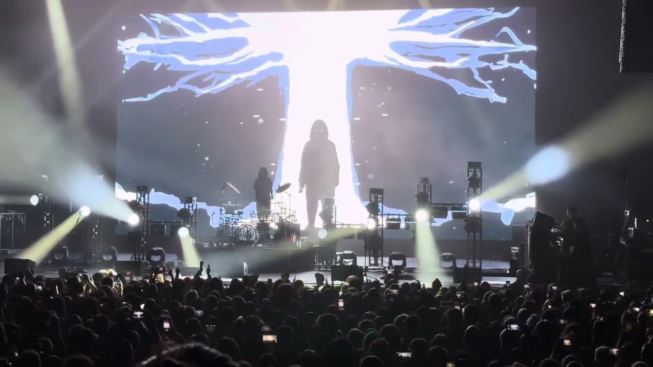 One Ok Rock - Intro + Puppets Can’t Control You - Strasbourg (FRANCE) -11 Octobre 2025