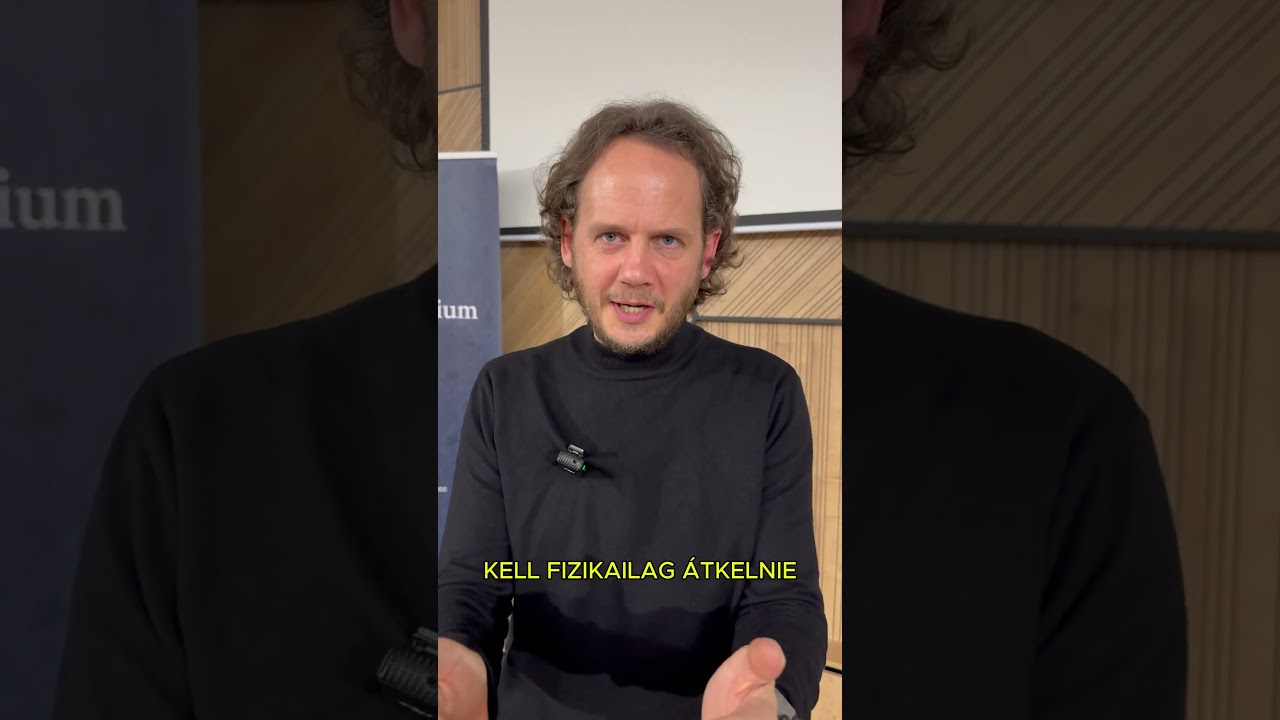 Koml&oacute;ra l&aacute;togatott Rakonczay G&aacute;bor