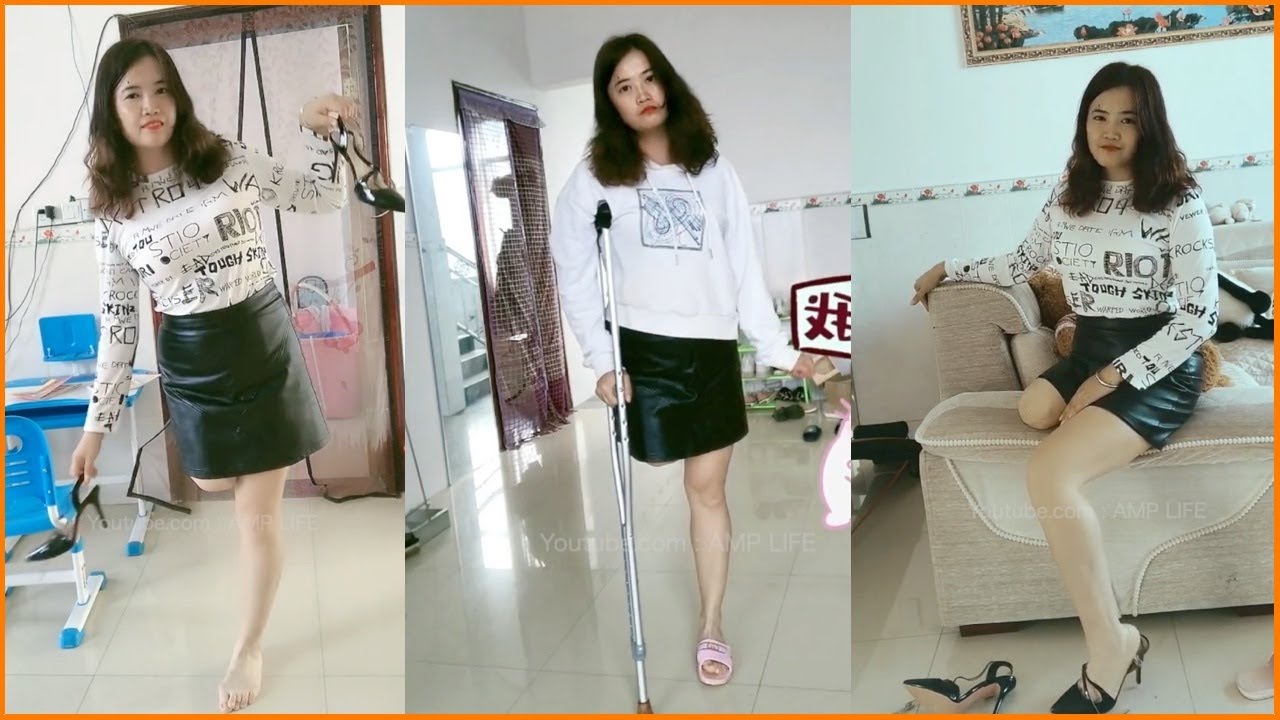 Adversity is the first path to truth.AK amoutee put on an artificial leg