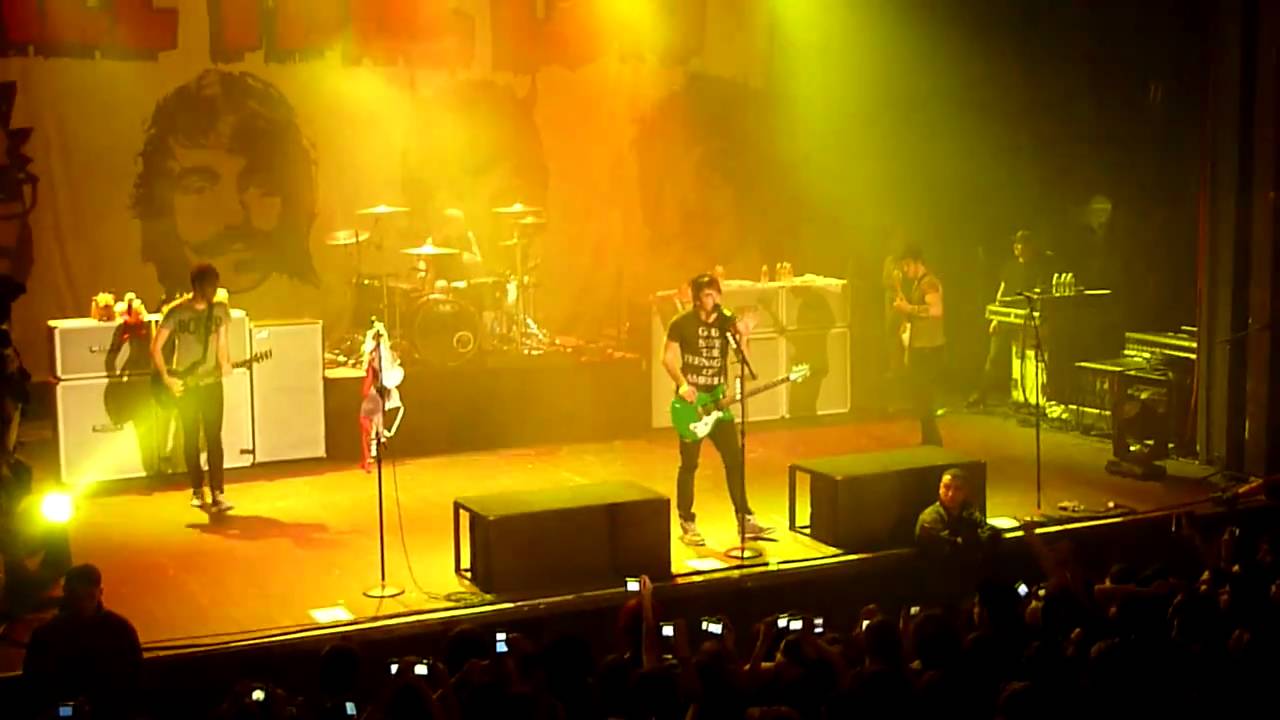 Time Bomb - All Time Low (LIVE IN PARIS)
