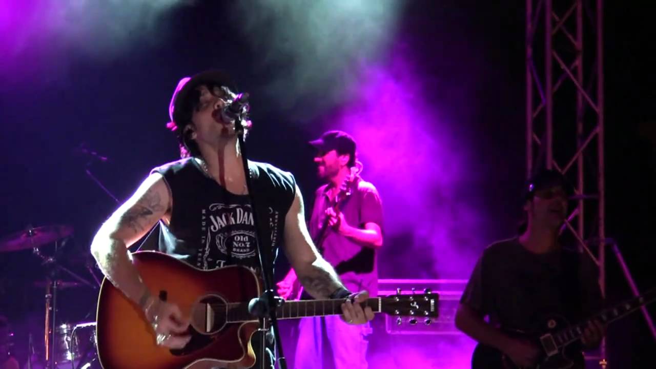 Fabrizio Moro - È Solo Amore (live)