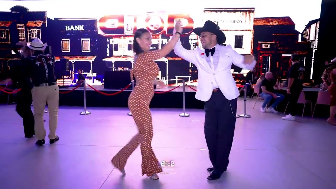 Willy & Daniela P. Salsa Social Dance 