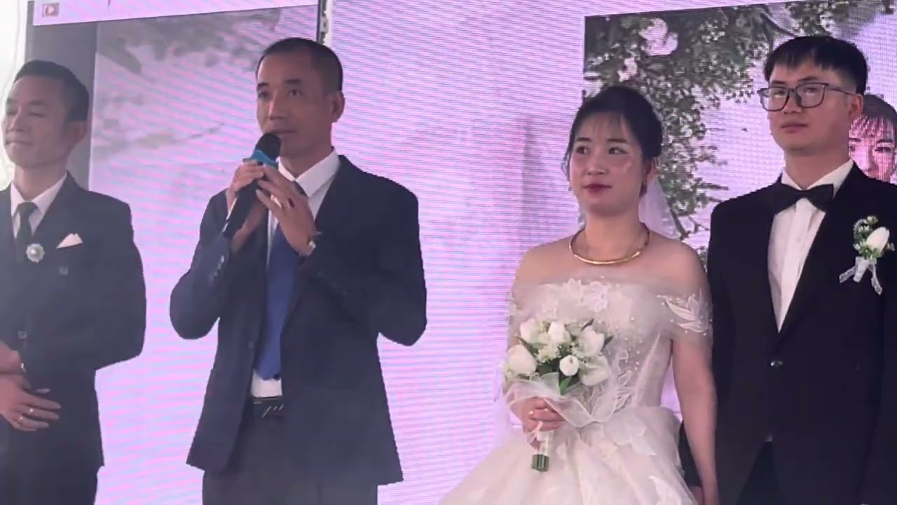 Lễ trao rau tại gia đình họ nhà trai