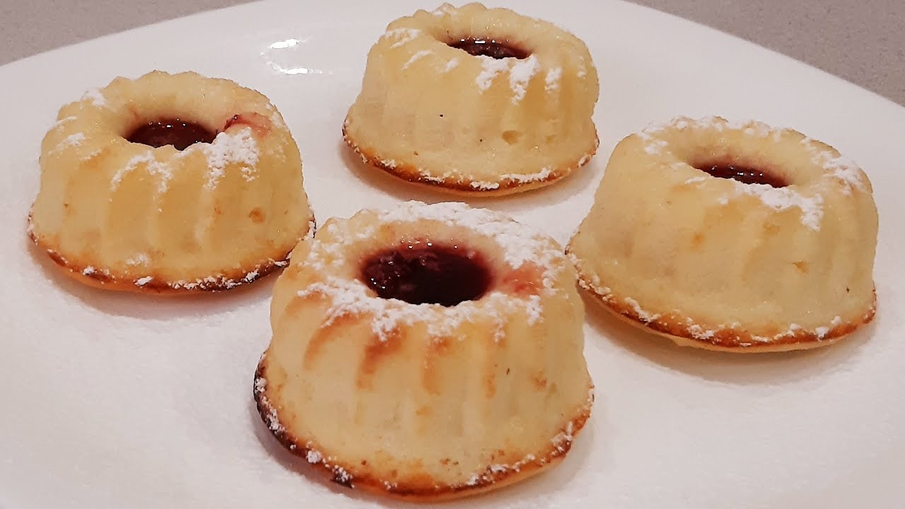 Хоть на завтрак хоть на ужин такая вкуснота подойдет!Нежные сырники в духовке!