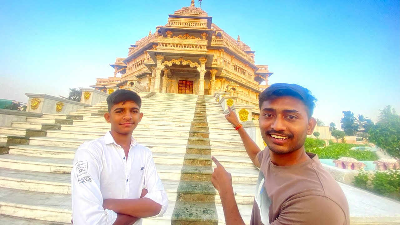 Hum Sab Aaye Ahmedabad Ke Biggest Temple Me