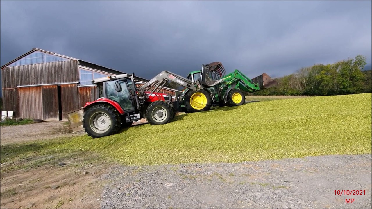 Tassement d'un silo taupinière d'ensilage de maïs la Matheysine  10/10/2021 FRANCE.