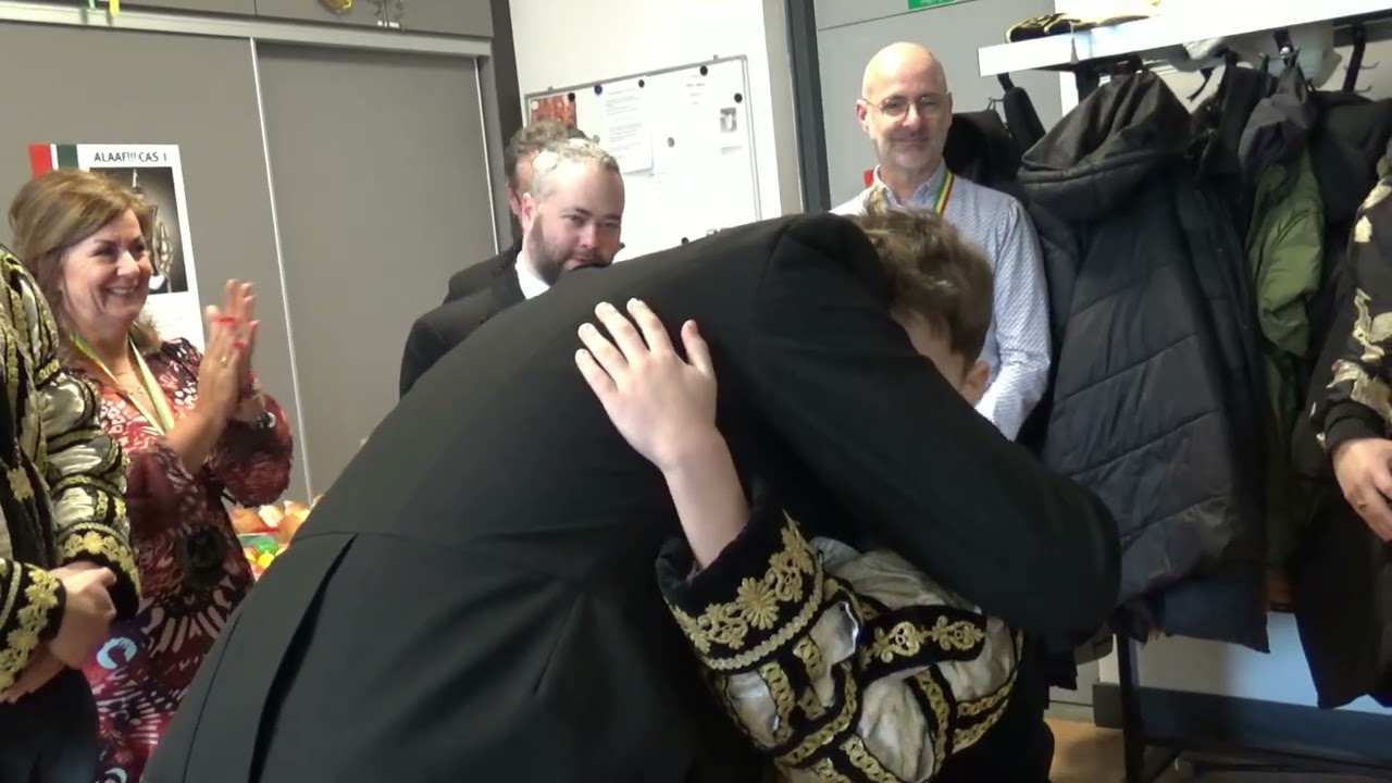 Receptie V.V. de Uule Oud-Geleen Prins Cas I en jeugdprins Koen I: Koffietafel