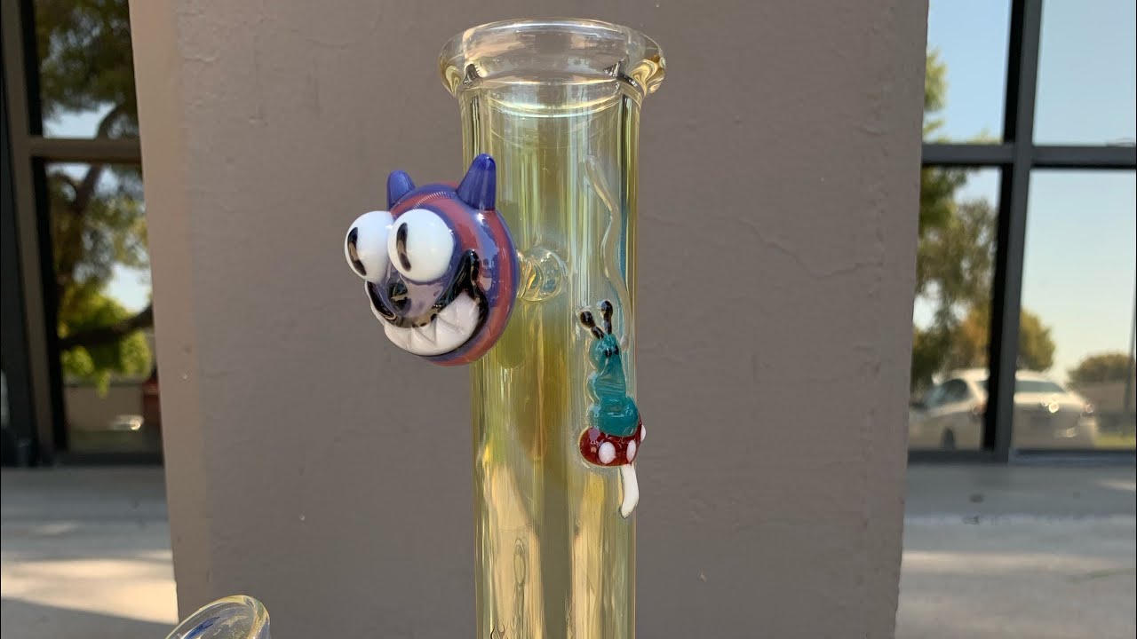 The Chameleon Glass Cheshire Cat Glass Water Pipe