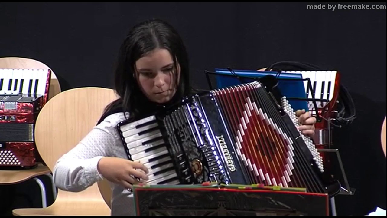 Bella Ciao interpretada por Laura Escola de Acordeon