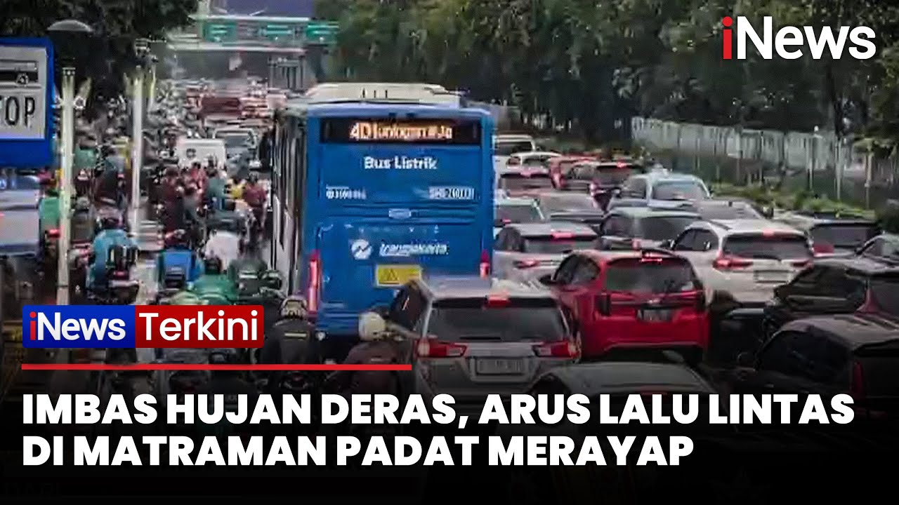 Arus Lalu Lintas di Matraman Jakarta Padat Merayap Imbas Hujan Deras