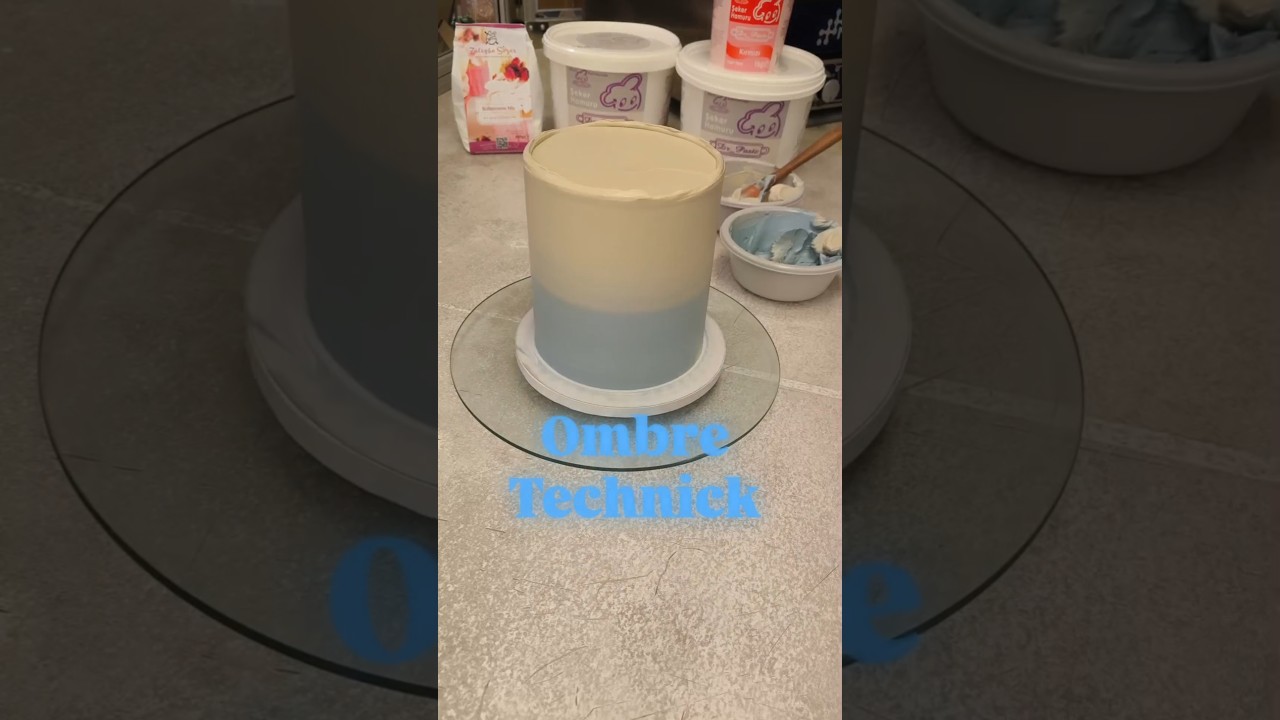 Ombre Technik leicht gemacht, Farbverlauf an Torte. Folge uns für mehr 