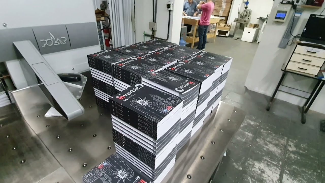 Polar 115x | Trimming perfect bound books.