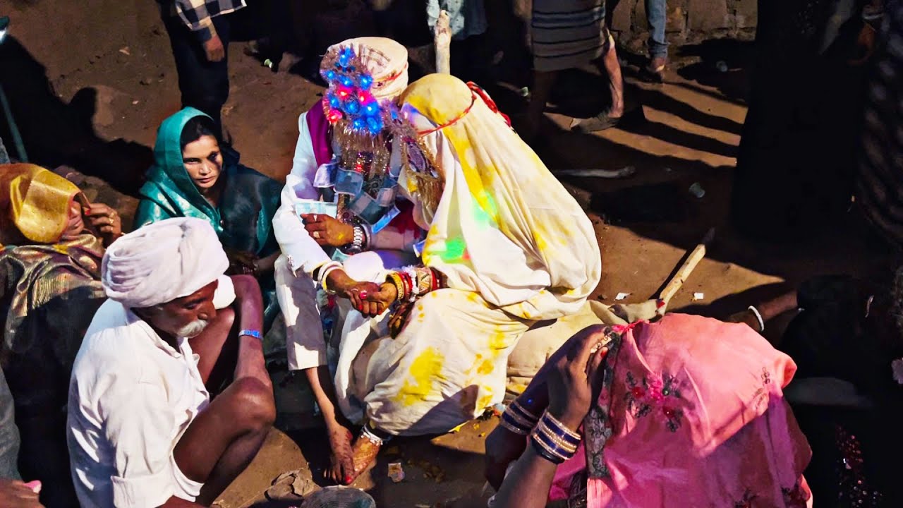 दूल्हा- दुल्हन हाथ केसे मिलाते हे मंडप मे (Aadivasi Shadi) #devendravlog #villagelifestyle #adivasi