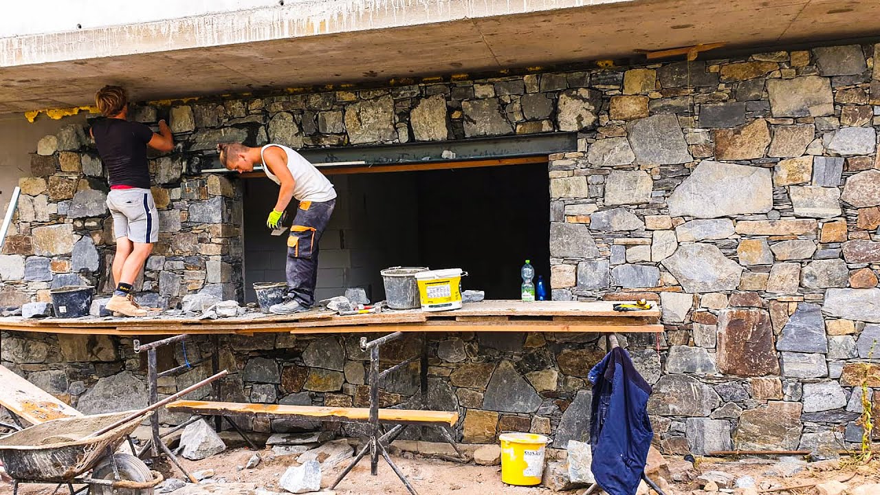 ⚒️ Stone wall with a 
