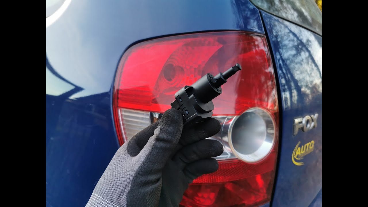 VW Fox - Bremslichtschalter austauschen (replace brake light switch)