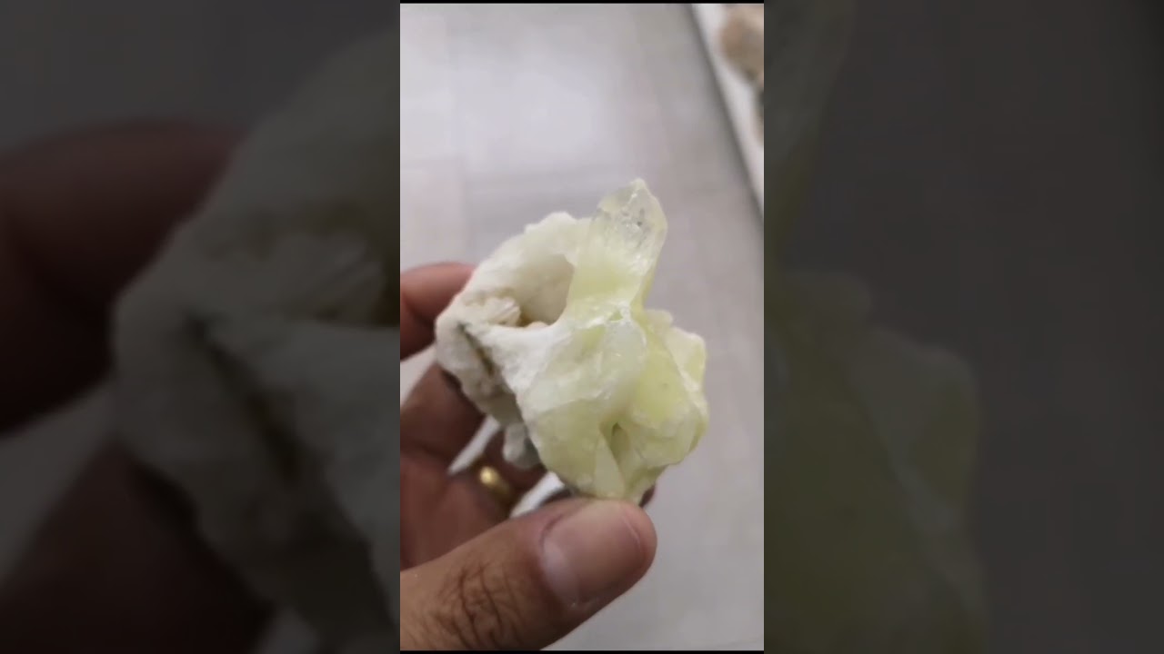 Sulfur Quartz Druse