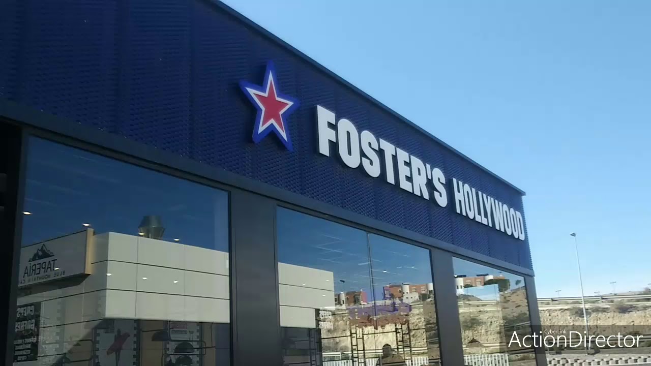 Comiendo en Foster's Hollywood